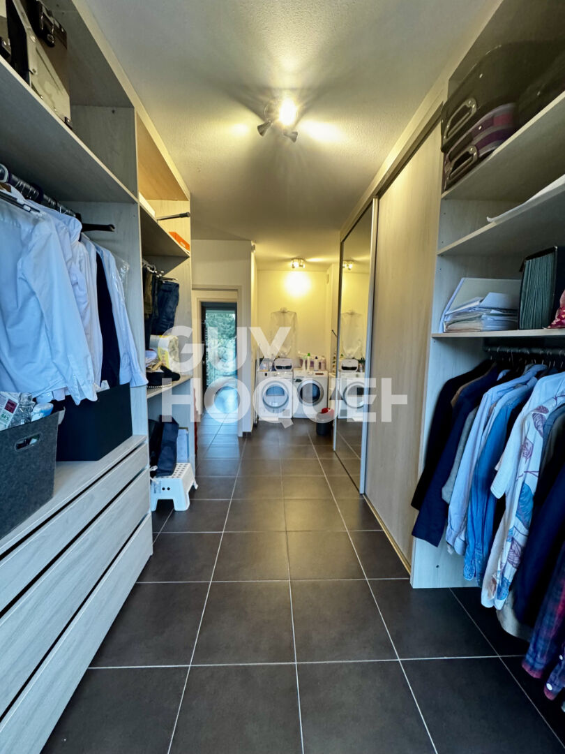 À LOUER : superbe appartement meublé de standing avec grande terrasse