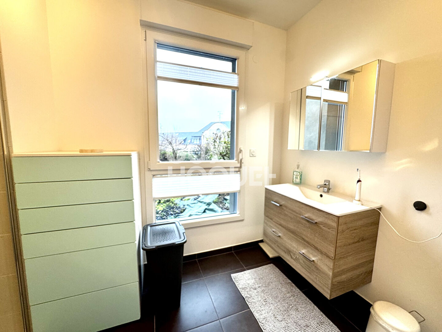 À LOUER : superbe appartement meublé de standing avec grande terrasse