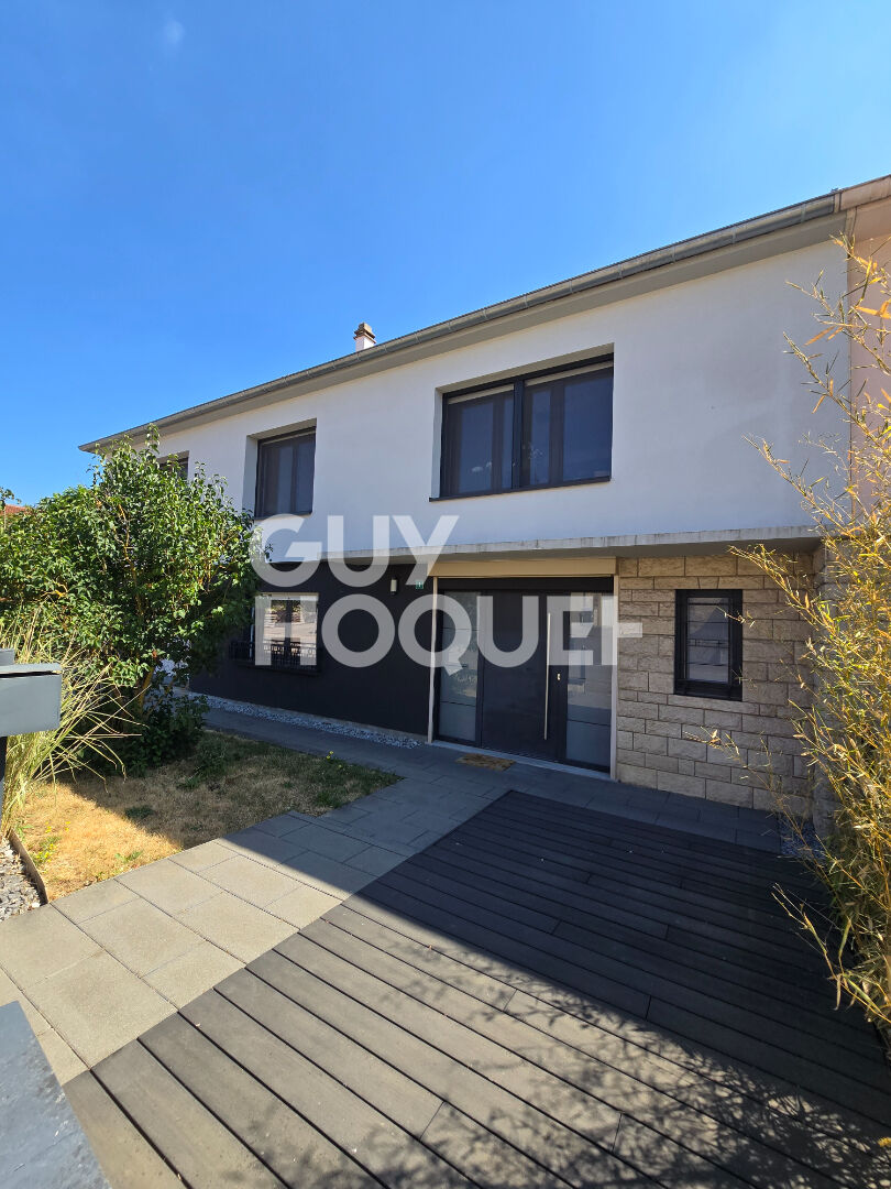 Maison Guélange 4 pièce(s) 150 m2