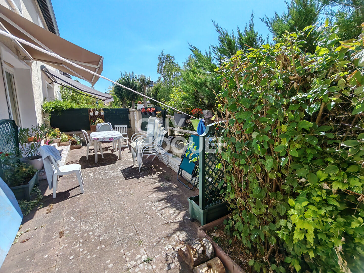 Appartement La Chapelle Saint Luc avec terrasse et jardin