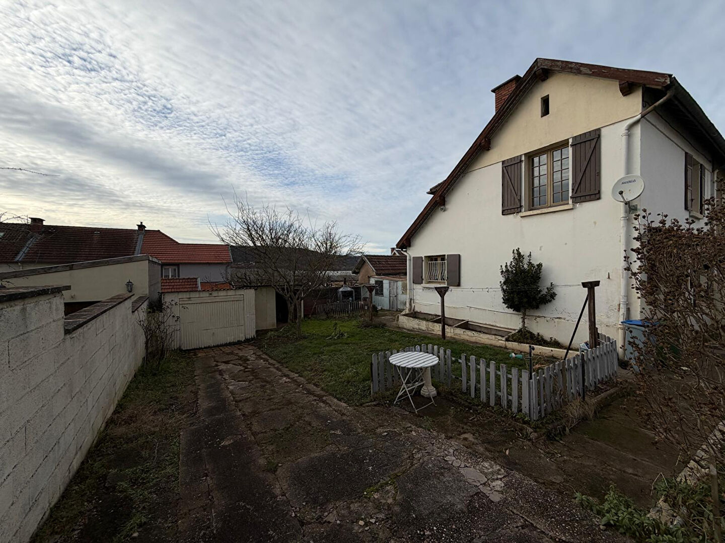 Maison à vendre à Custines - 4 pièces, 3 chambres, fort potentiel