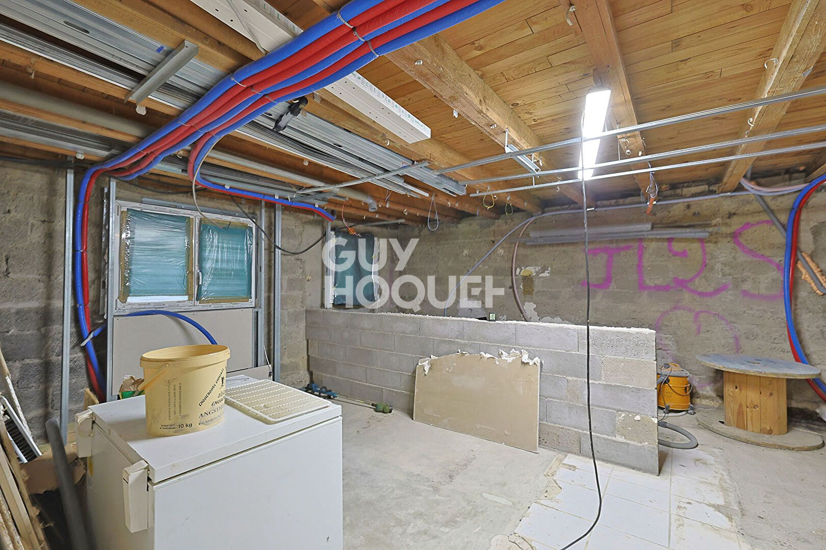 Maison a vendre située a Chaligny offrant un fort potentiel après travaux.