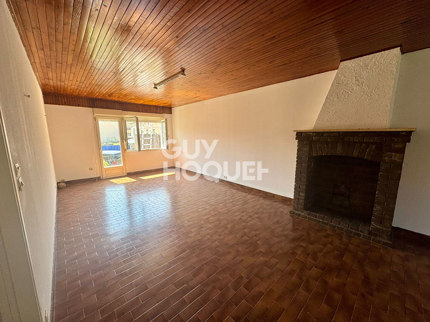 Ensemble immobilier : Deux maisons + garages 179 000 