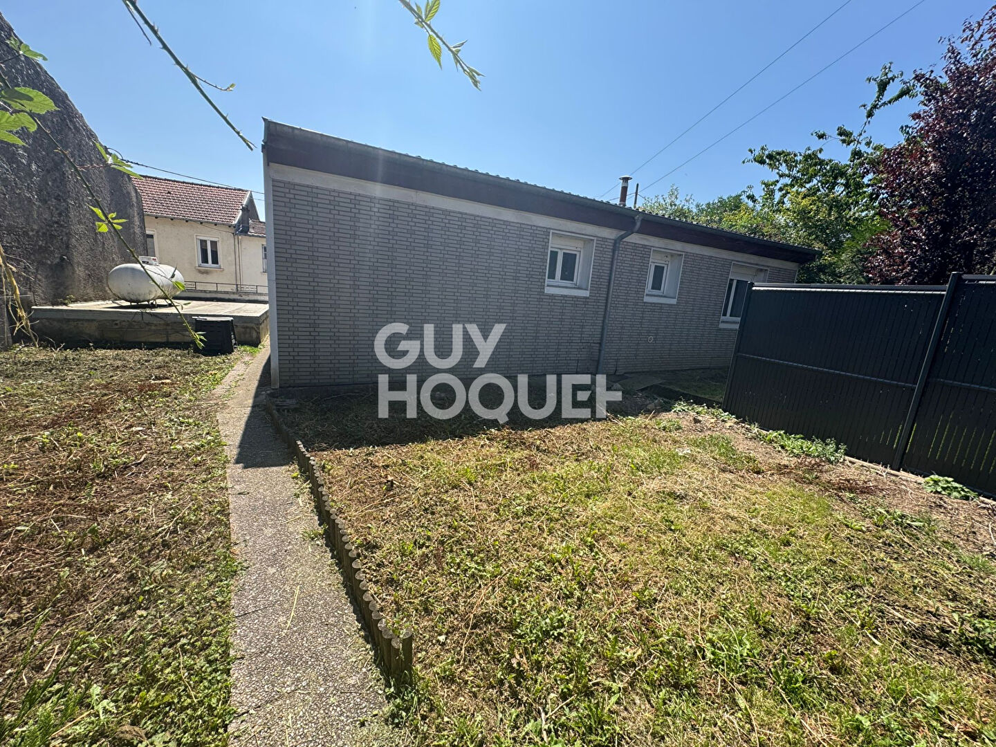 Ensemble immobilier : Deux maisons + garages 179 000 