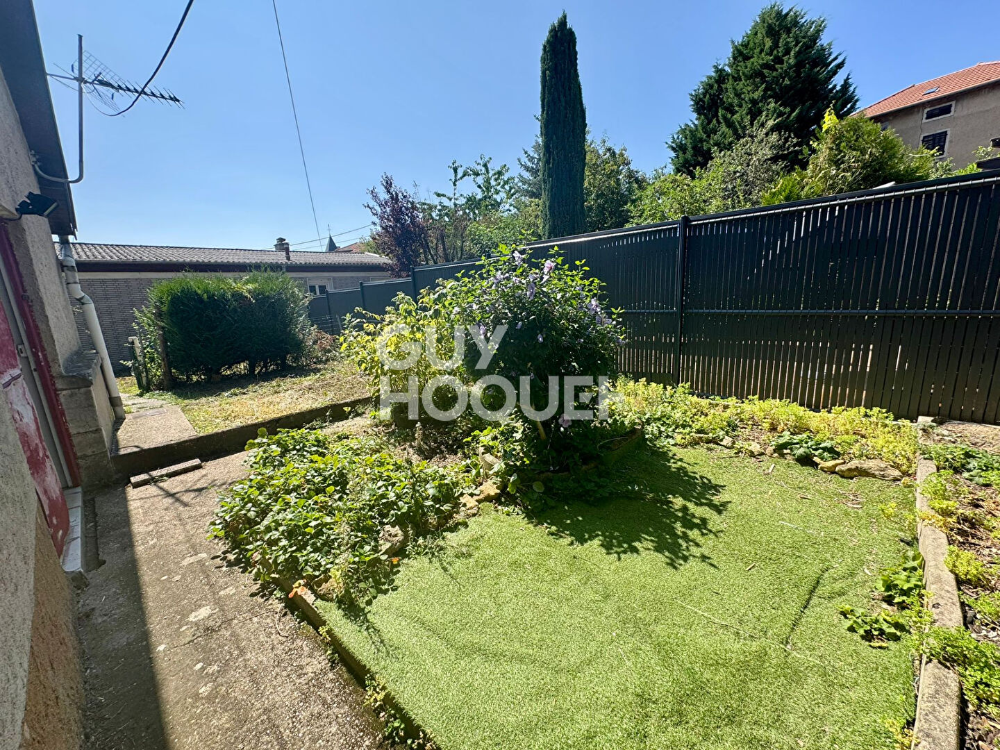 Ensemble immobilier : Deux maisons + garages 179 000 