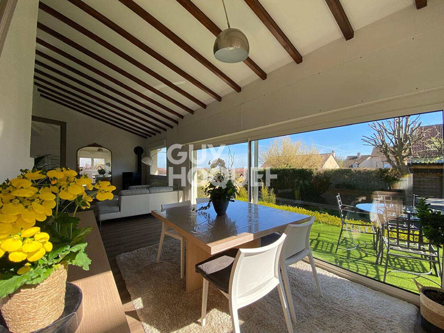 Maison à vendre dans quartier prisé : Le bonheur à portée de main !