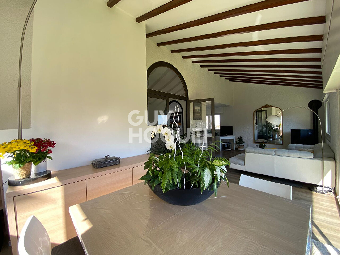 Maison à vendre dans quartier prisé : Le bonheur à portée de main !