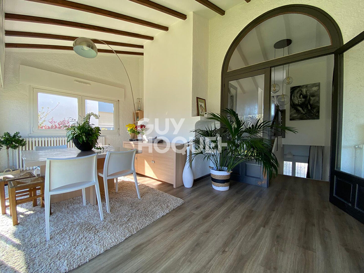 Maison à vendre dans quartier prisé : Le bonheur à portée de main !