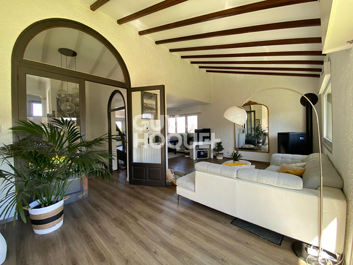 Maison à vendre dans quartier prisé : Le bonheur à portée de main !