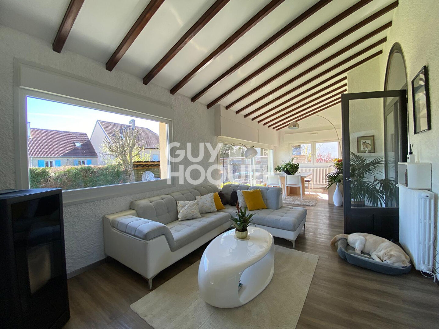 Maison à vendre dans quartier prisé : Le bonheur à portée de main !