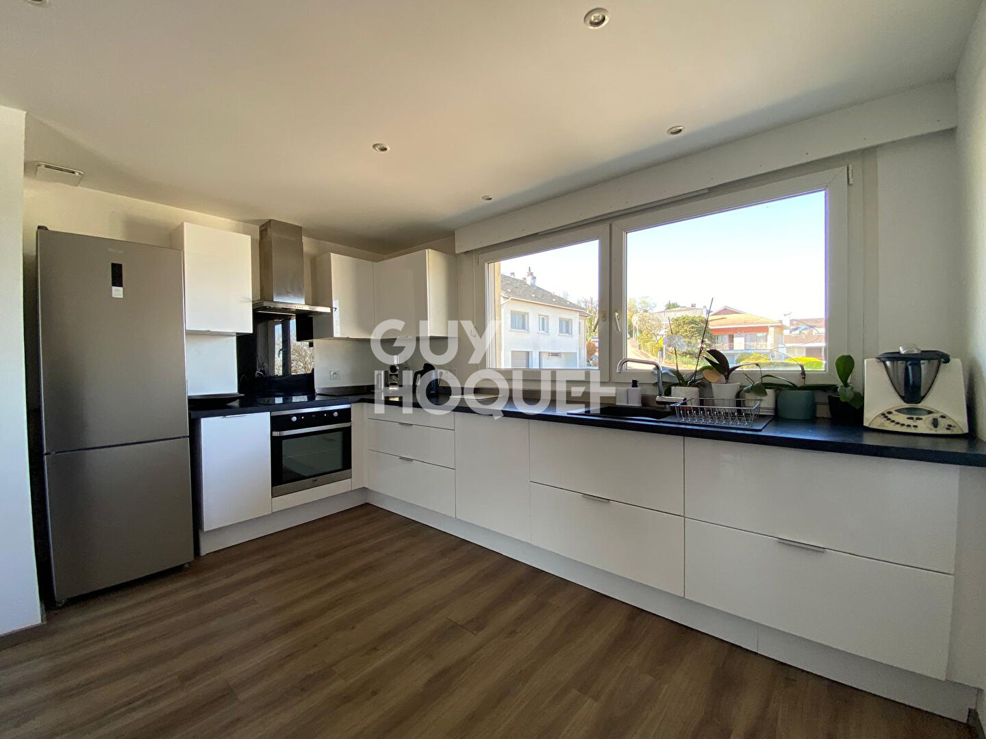 Maison à vendre dans quartier prisé : Le bonheur à portée de main !