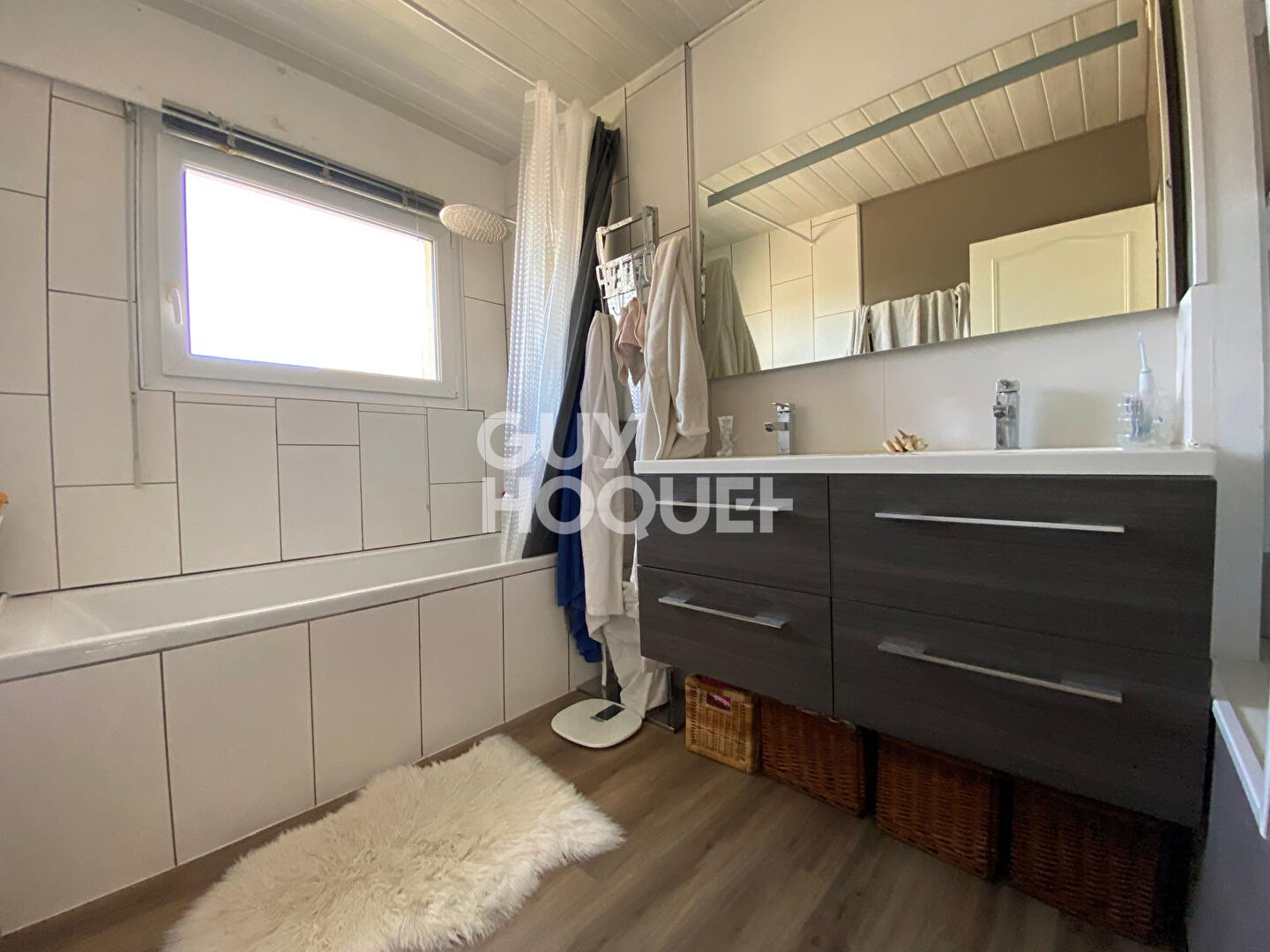 Maison à vendre dans quartier prisé : Le bonheur à portée de main !