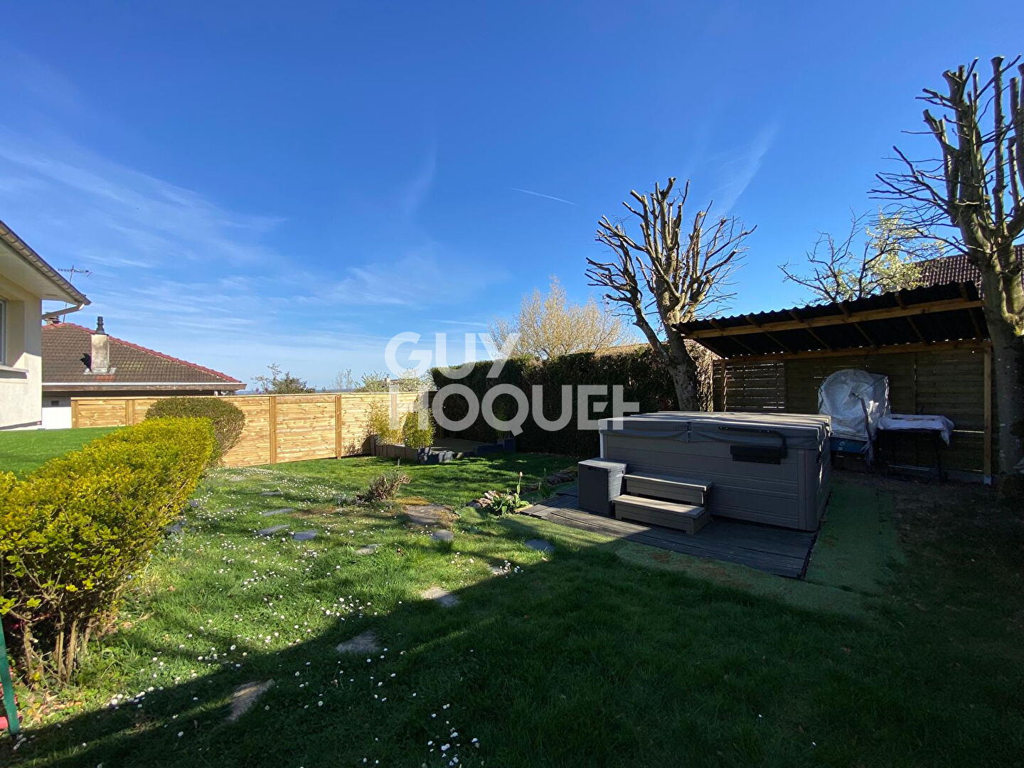 Maison à vendre dans quartier prisé : Le bonheur à portée de main !