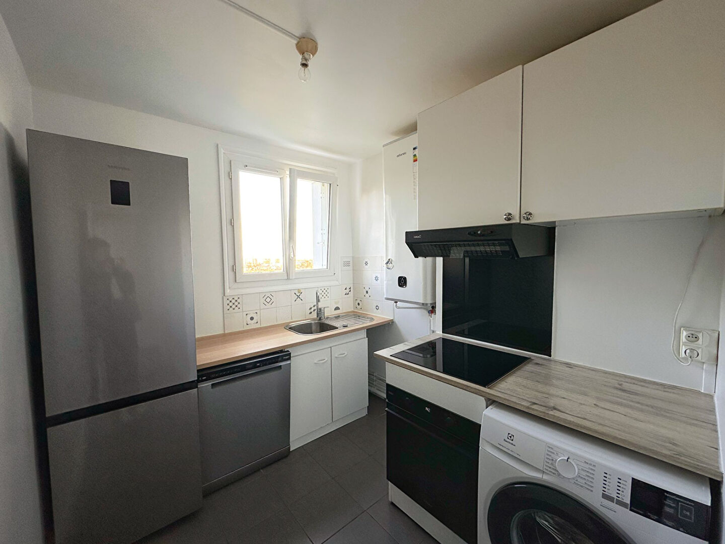 NANTERRE - PROCHE DE LA PLACE DE LA BOULE