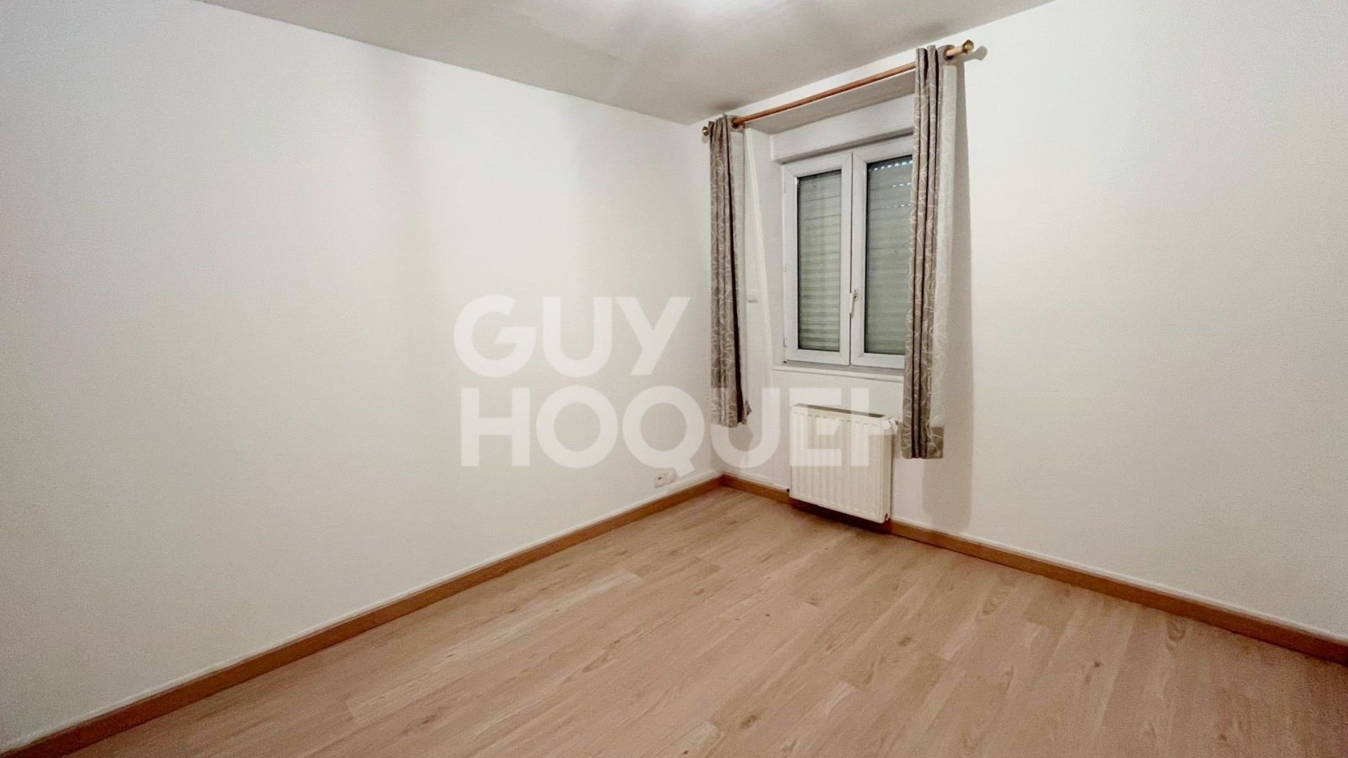 Maison  de caractère - 11 pièces - 217 m2 - jardin