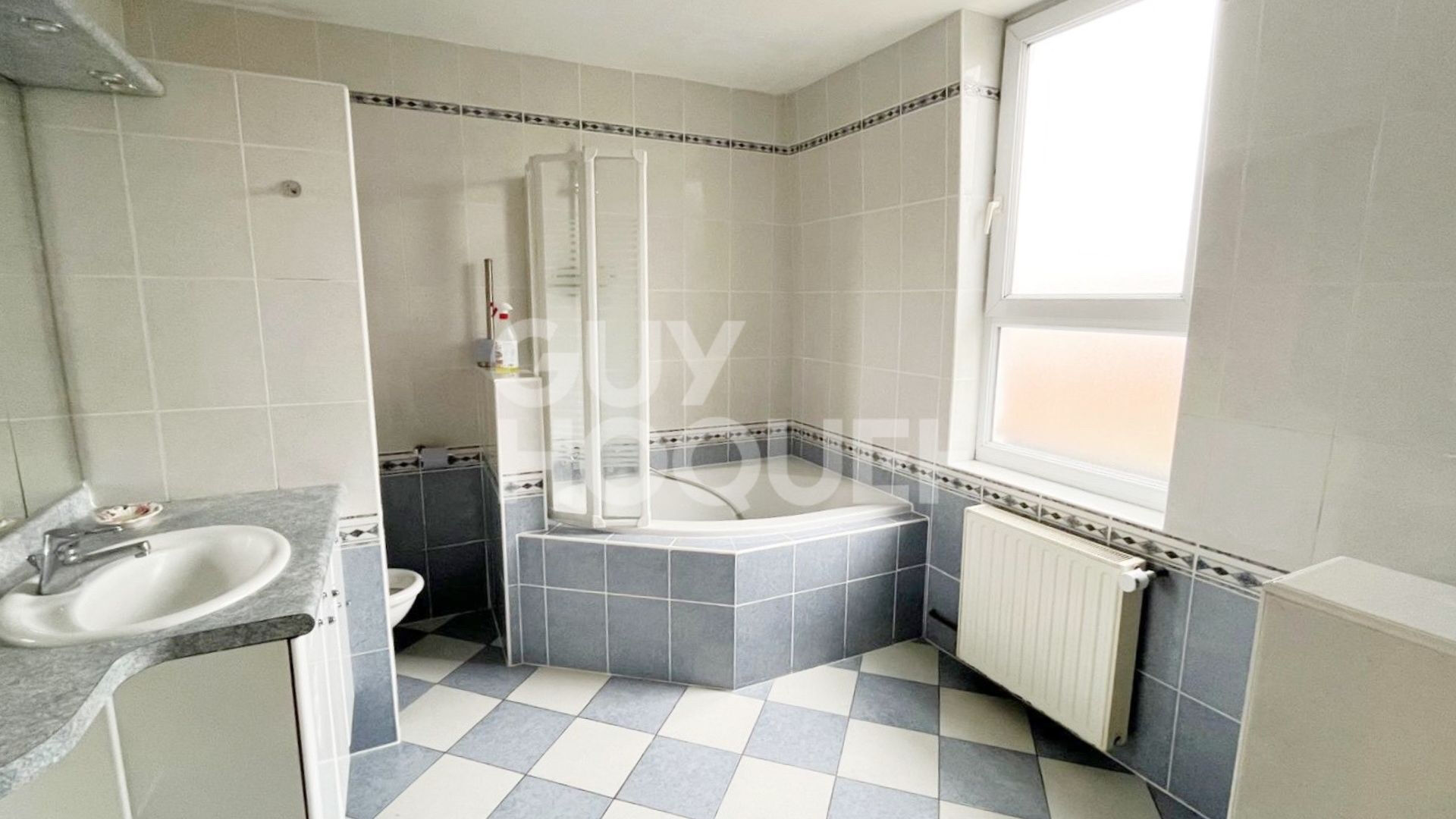 Maison  de caractère - 11 pièces - 217 m2 - jardin