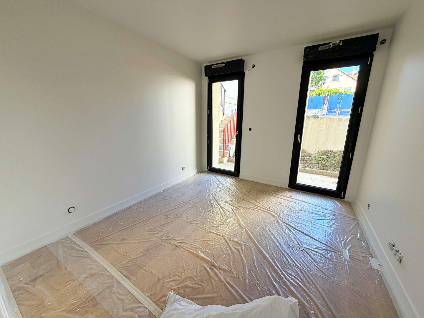 REZ-DE-JARDIN LIMITE SURESNES