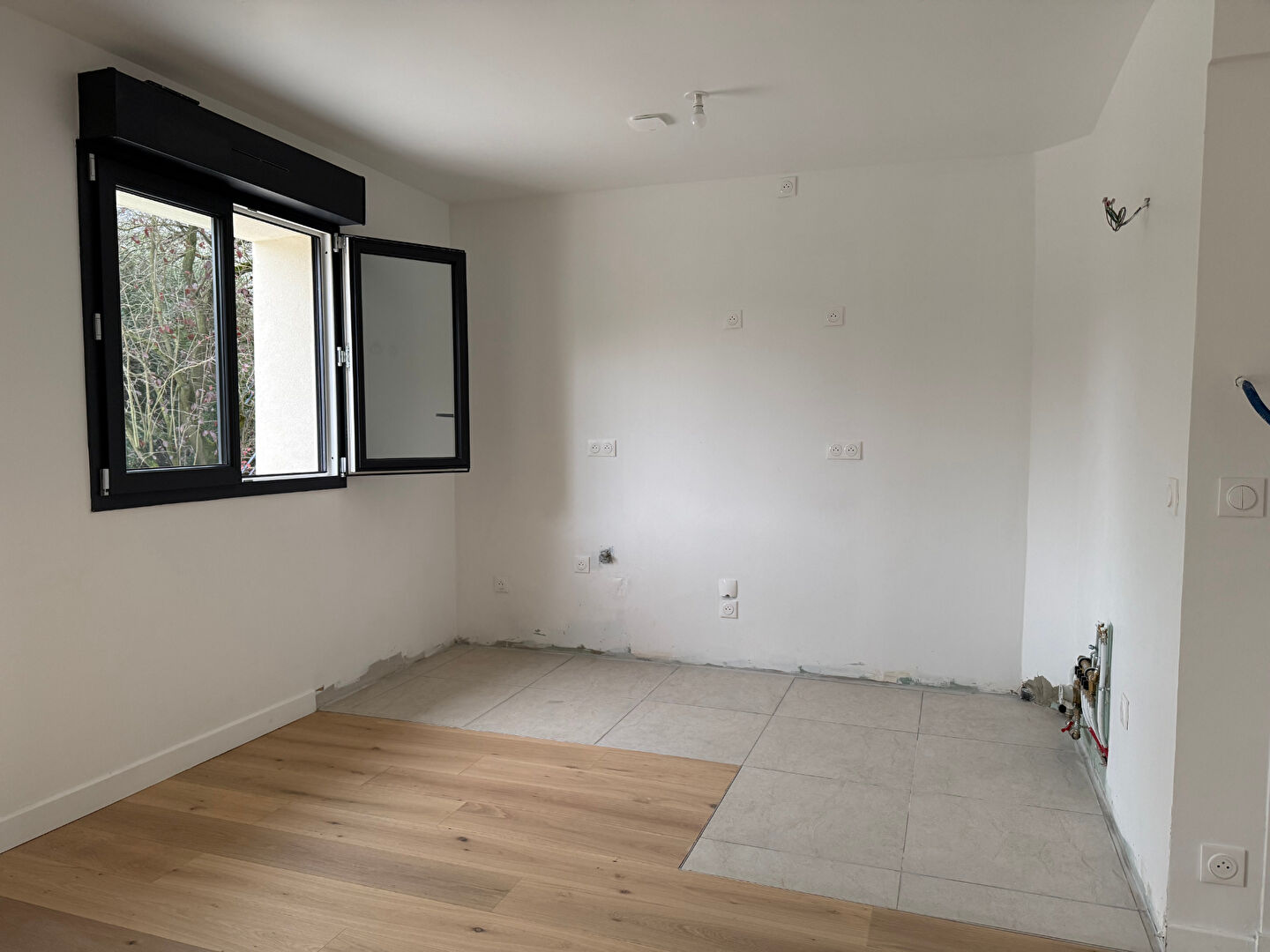 NANTERRE 4 PIECES - LIMITE SURESNES
