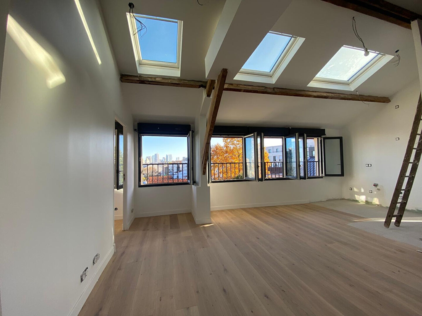 4 PIECES NEUF - NANTERRE LIMITE SURESNES