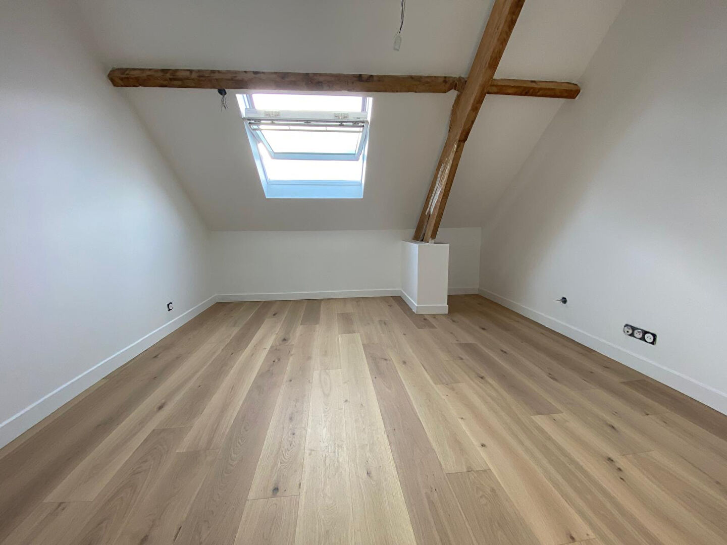 4 PIECES NEUF - NANTERRE LIMITE SURESNES