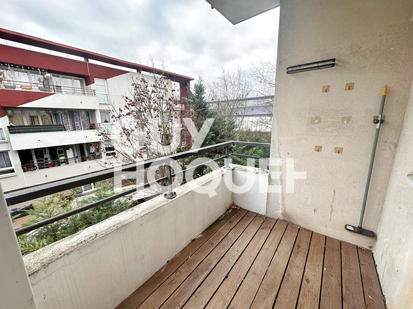 À vendre 2 pièces lumineux avec balcon, parking et accès rapide A86