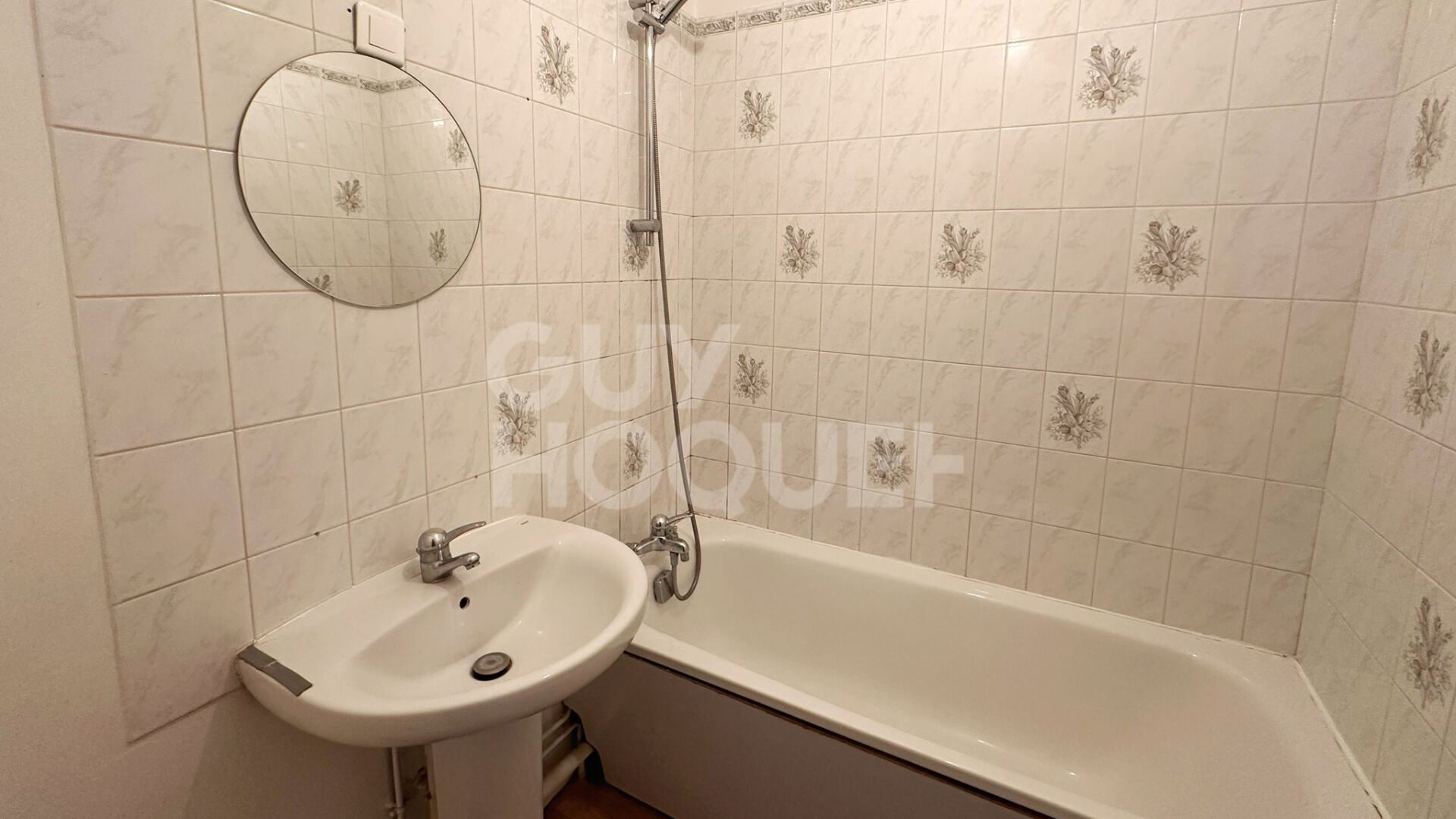 À vendre 2 pièces lumineux avec balcon, parking et accès rapide A86