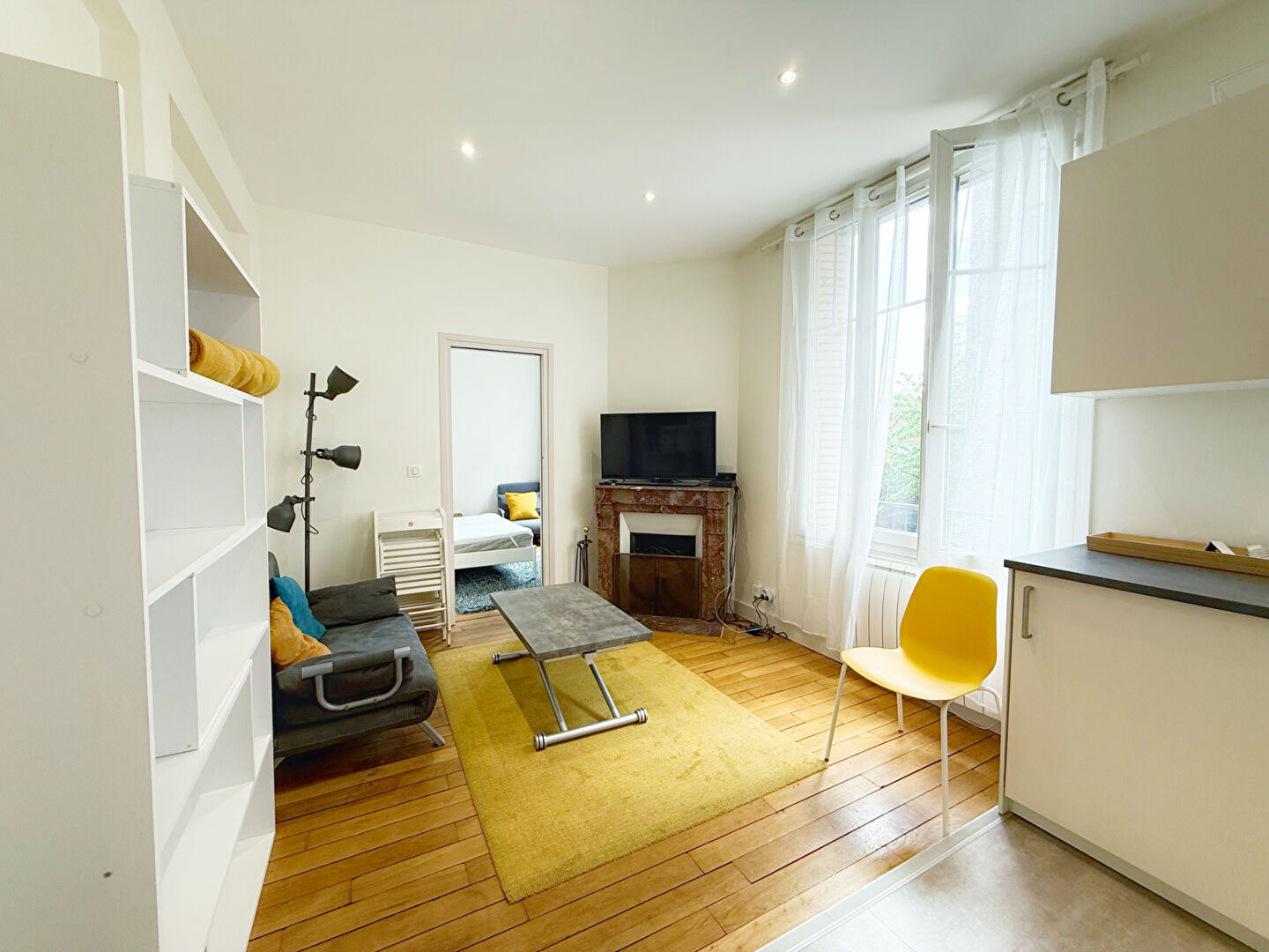 BEAU F2 MEUBLE-29.81m²- NANTERRE-
