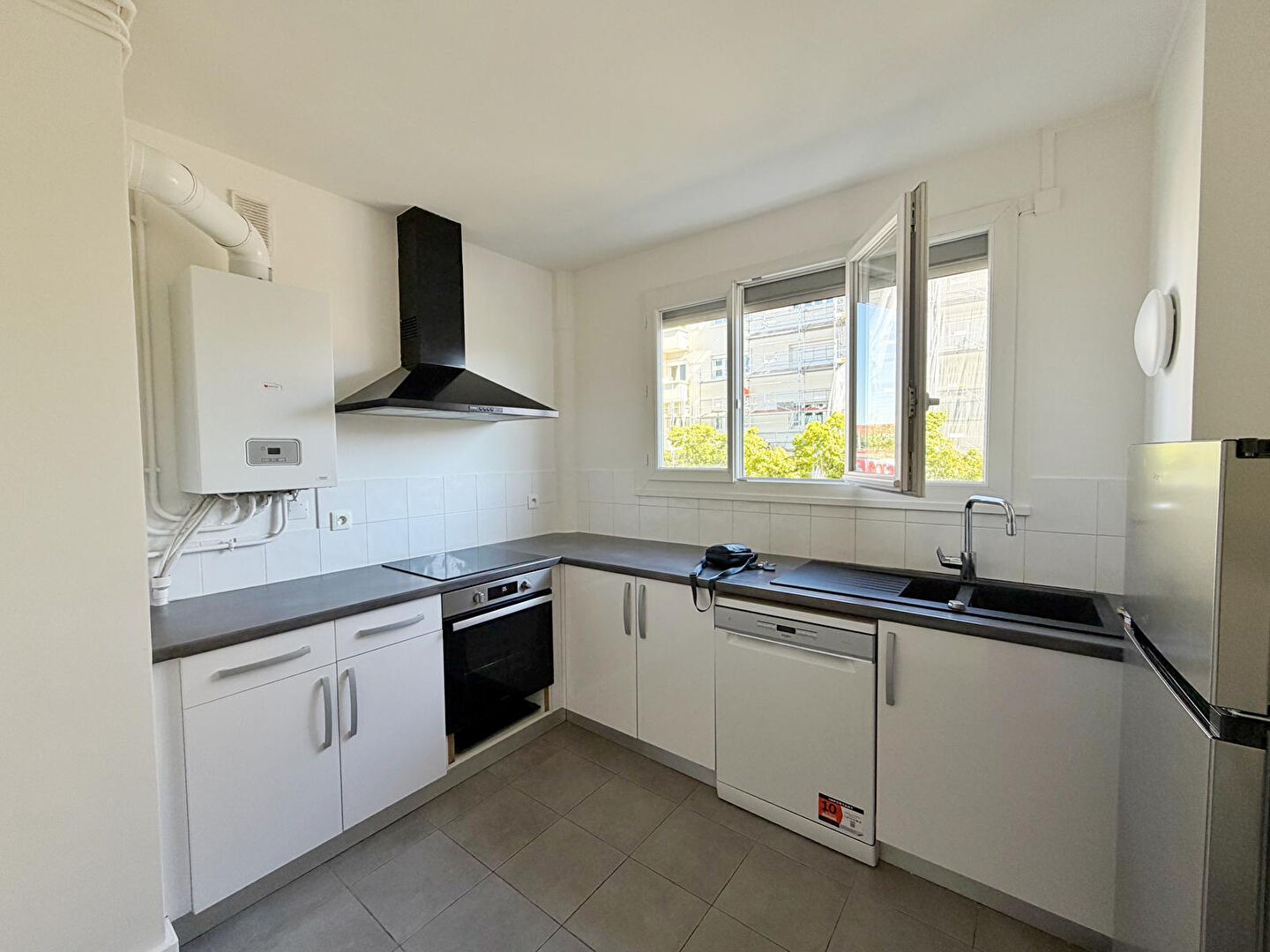 TROIS PIECES- NANTERRE CENTRE