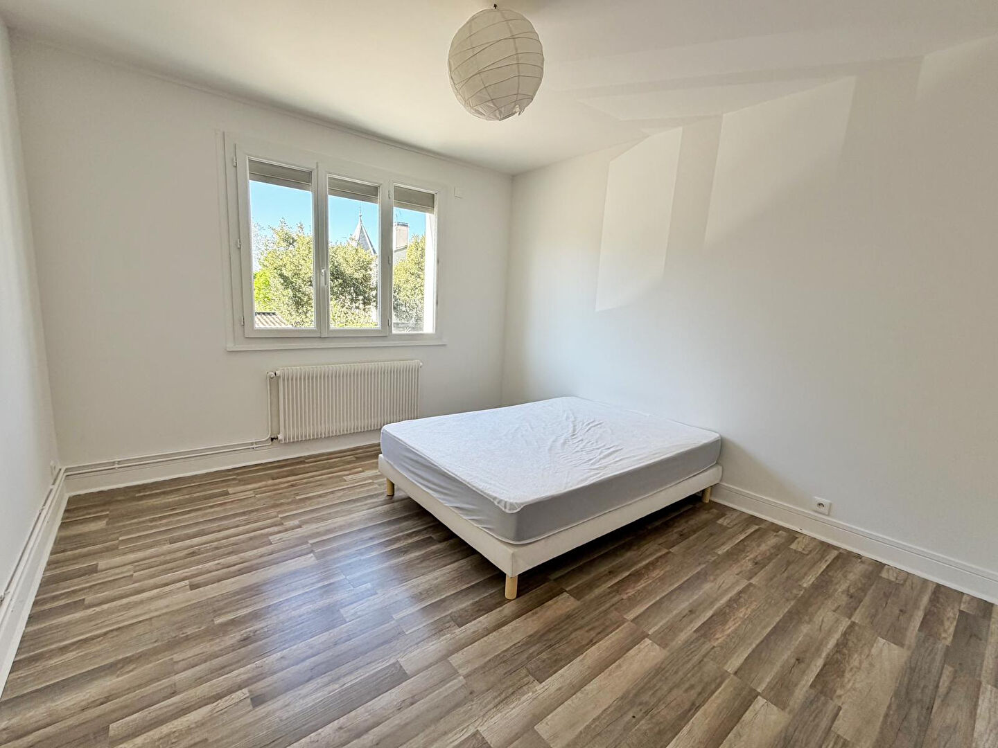 TROIS PIECES- NANTERRE CENTRE