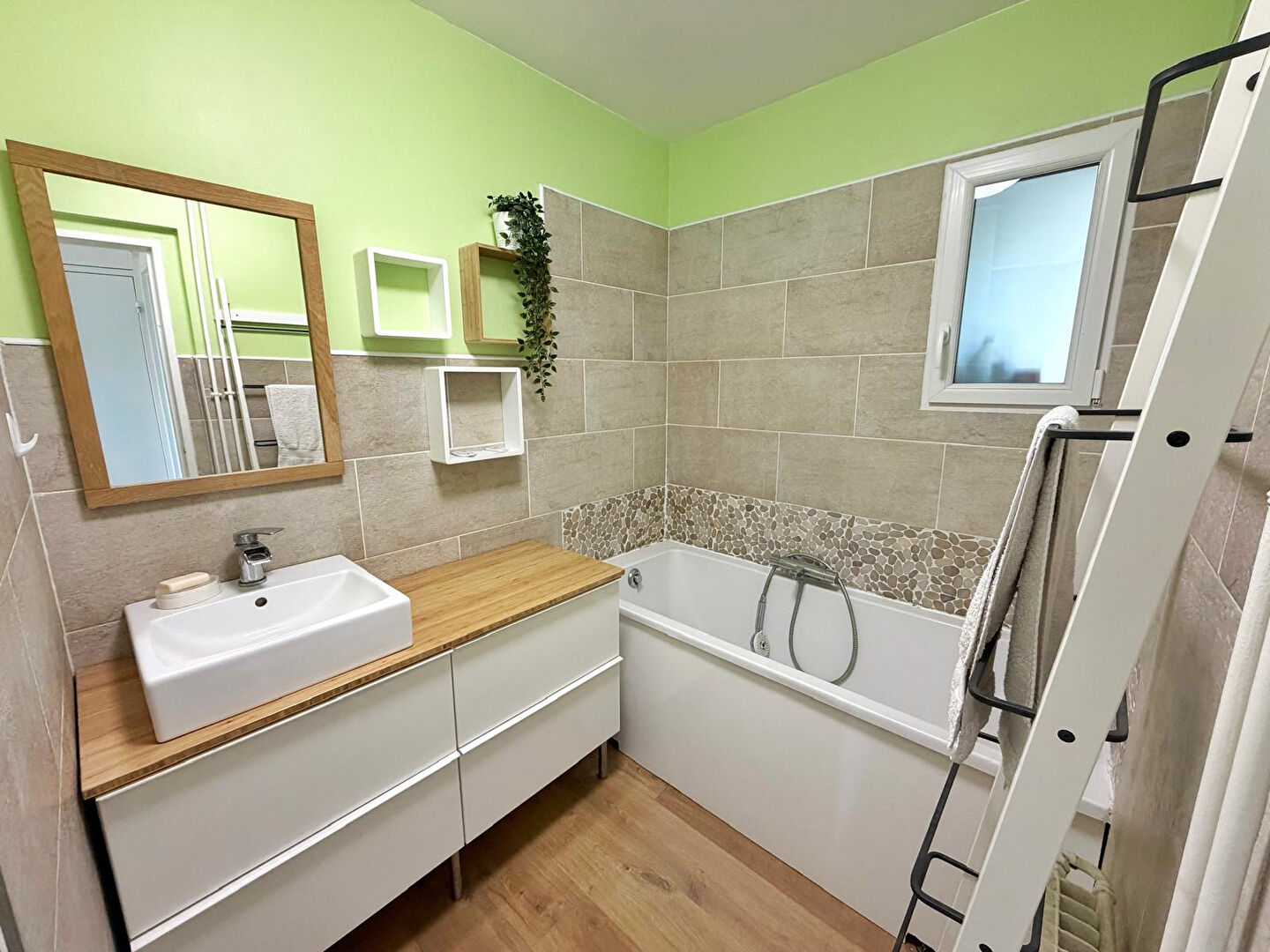 5 pièces 108.29 m2 Nanterre