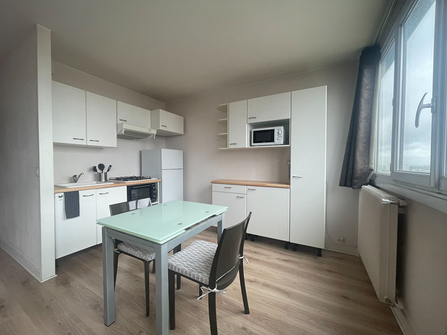 STUDIO MEUBLE PLACE DE LA BOULE