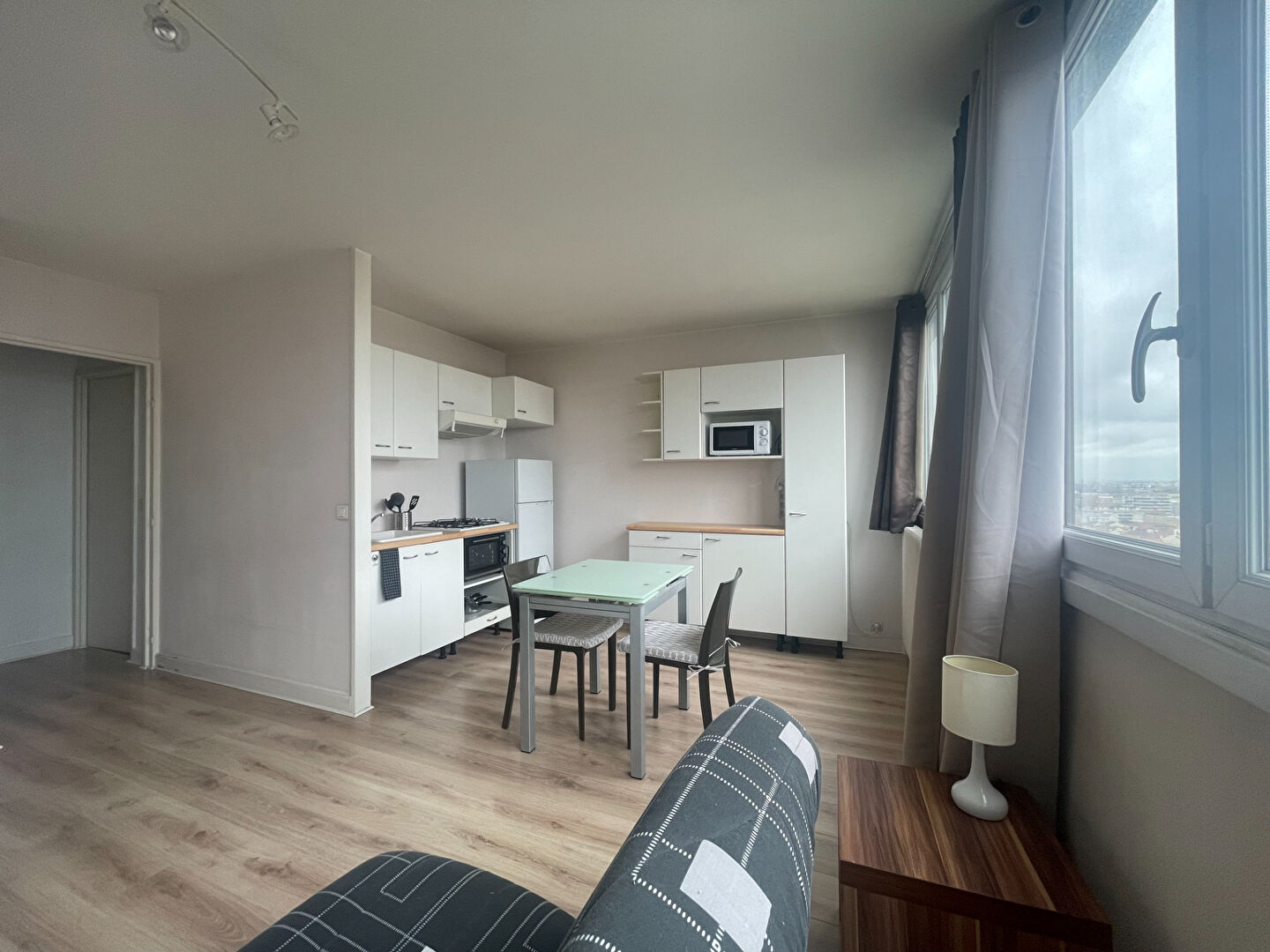 STUDIO MEUBLE PLACE DE LA BOULE