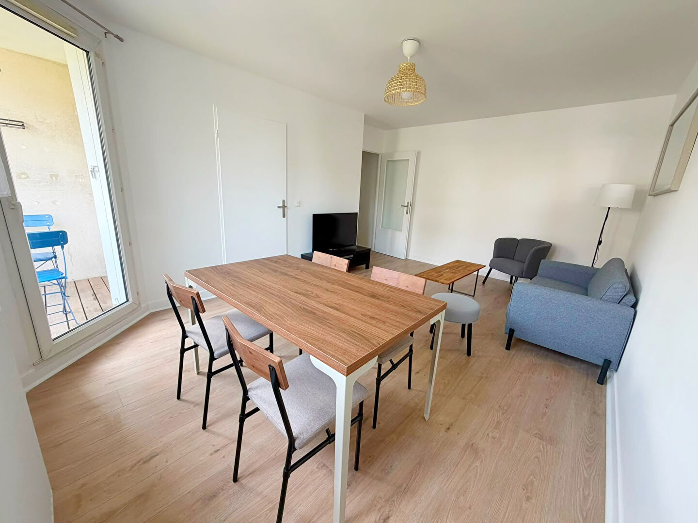 Petit Nanterre, 2 pièces lumineux avec balcon