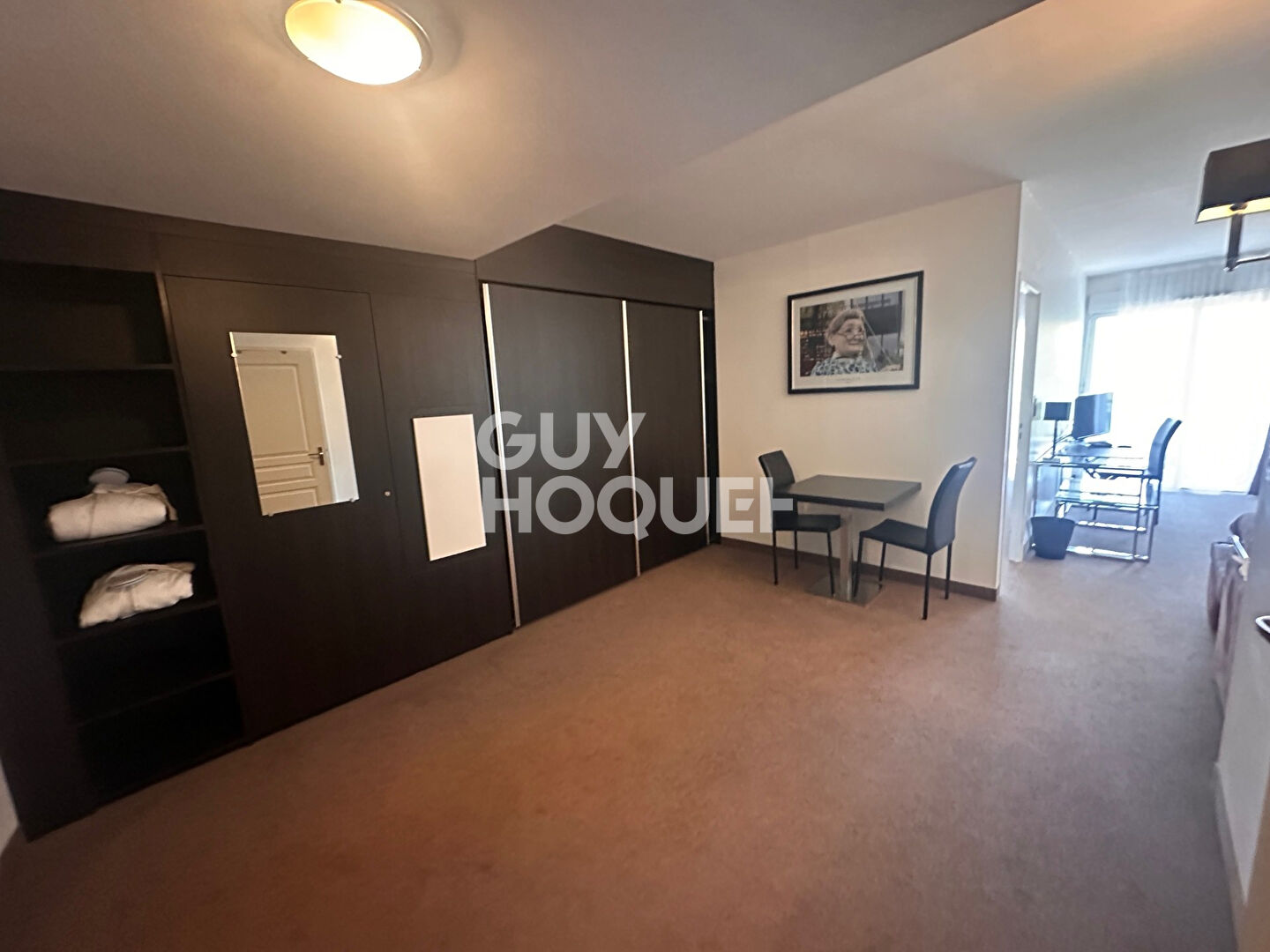 Investissement locatif sécurisé  T2 meublé avec terrasse et services 4 étoiles
