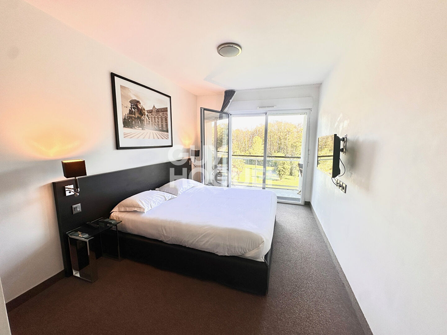 Investissement locatif sécurisé  T2 de 50m2 meublé avec terrasse et services 4 étoiles