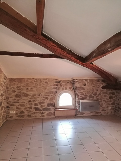 Location : appartement 3 pièces à BIZE MINERVOIS
