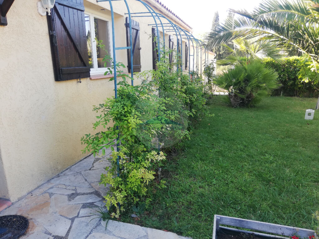 Vente maison plain pied récente T5 avec jardin  600  m² ,proche de Quarante et d'Argeliers 230 000