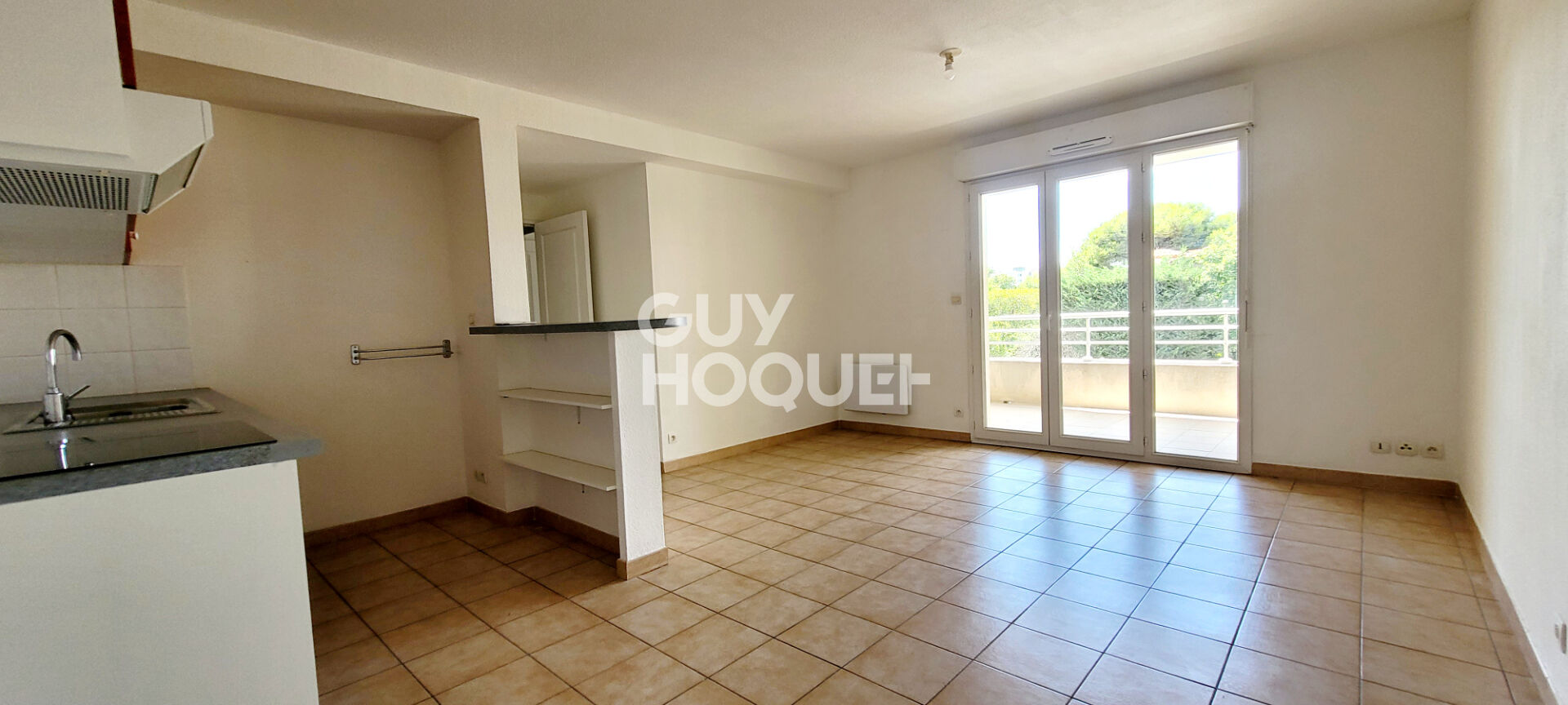 Appartement T3 avec terrasse et parking privatif en location à NARBONNE