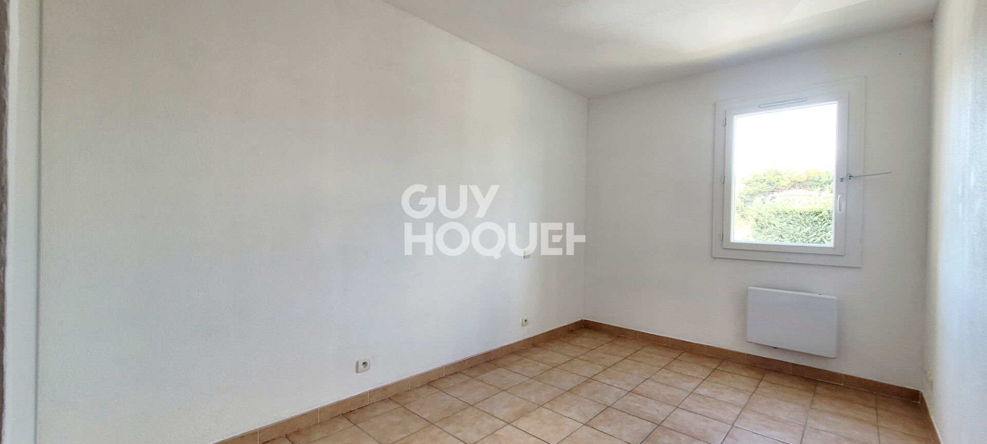 Appartement T3 avec terrasse et parking privatif en location à NARBONNE