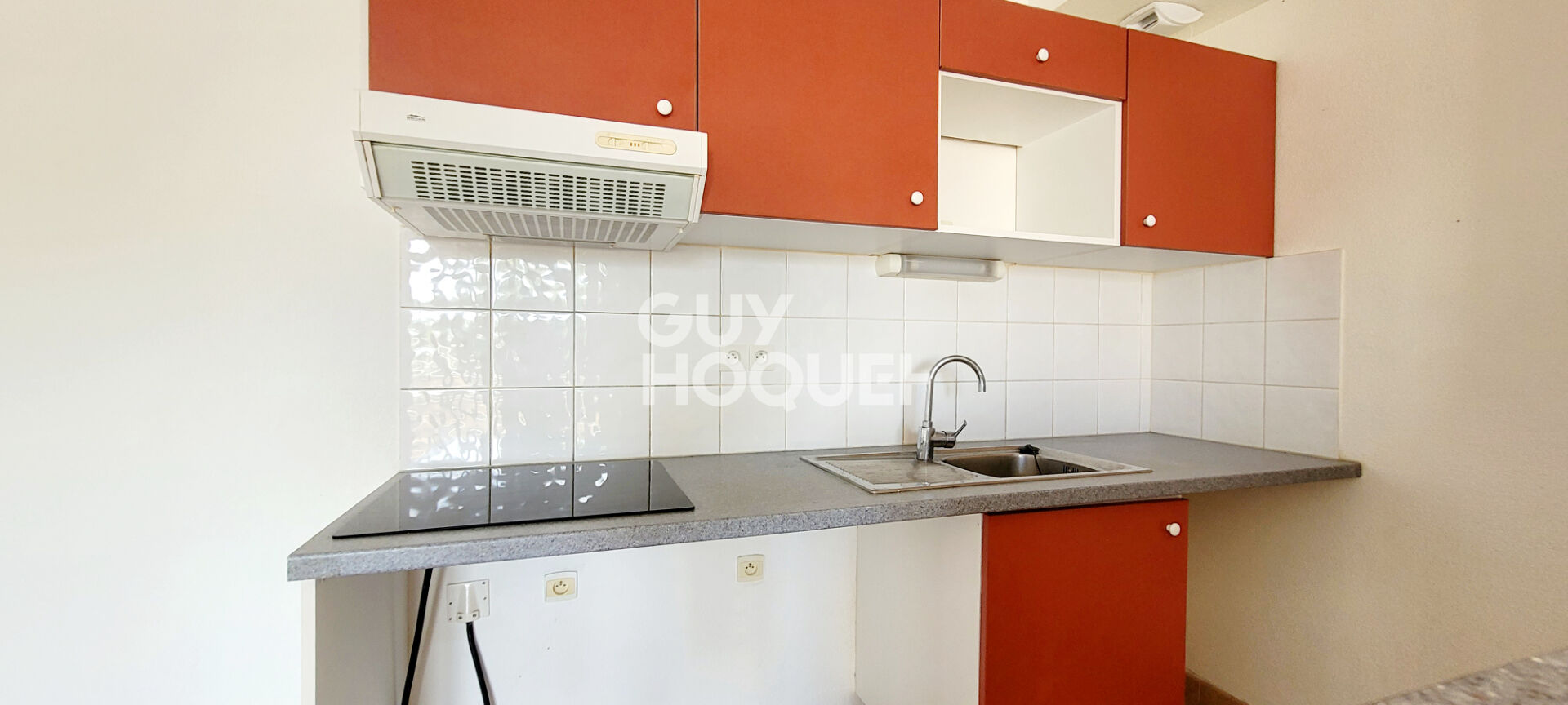 Appartement T3 avec terrasse et parking privatif en location à NARBONNE