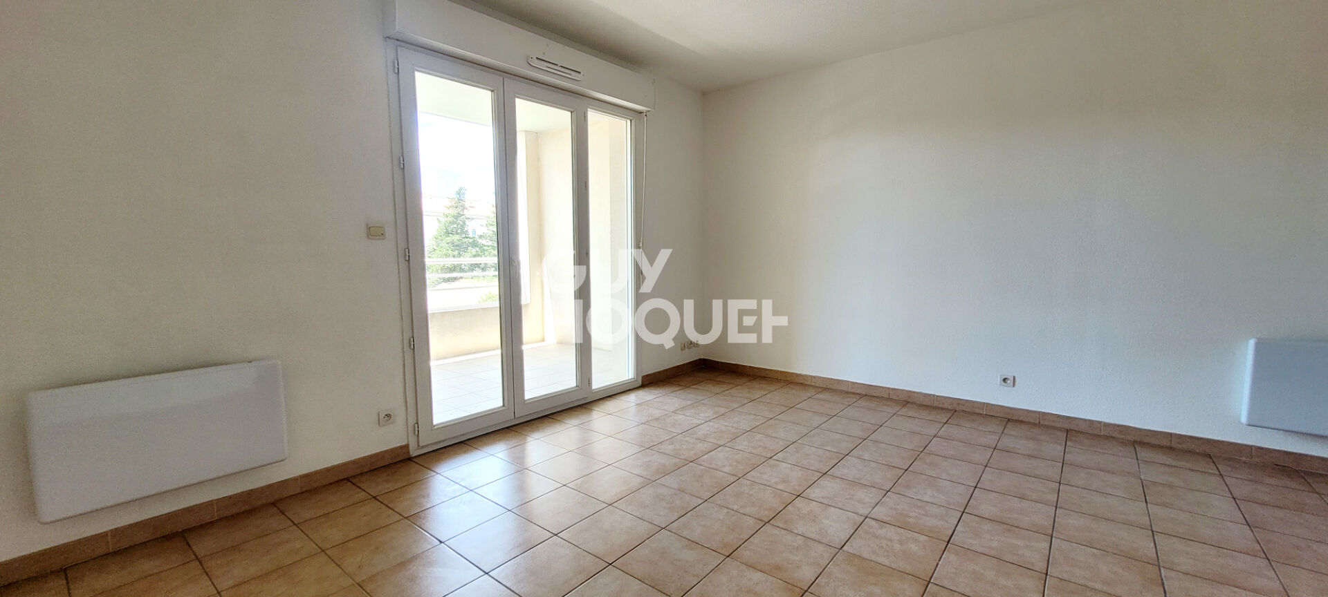 Appartement T3 avec terrasse et parking privatif en location à NARBONNE