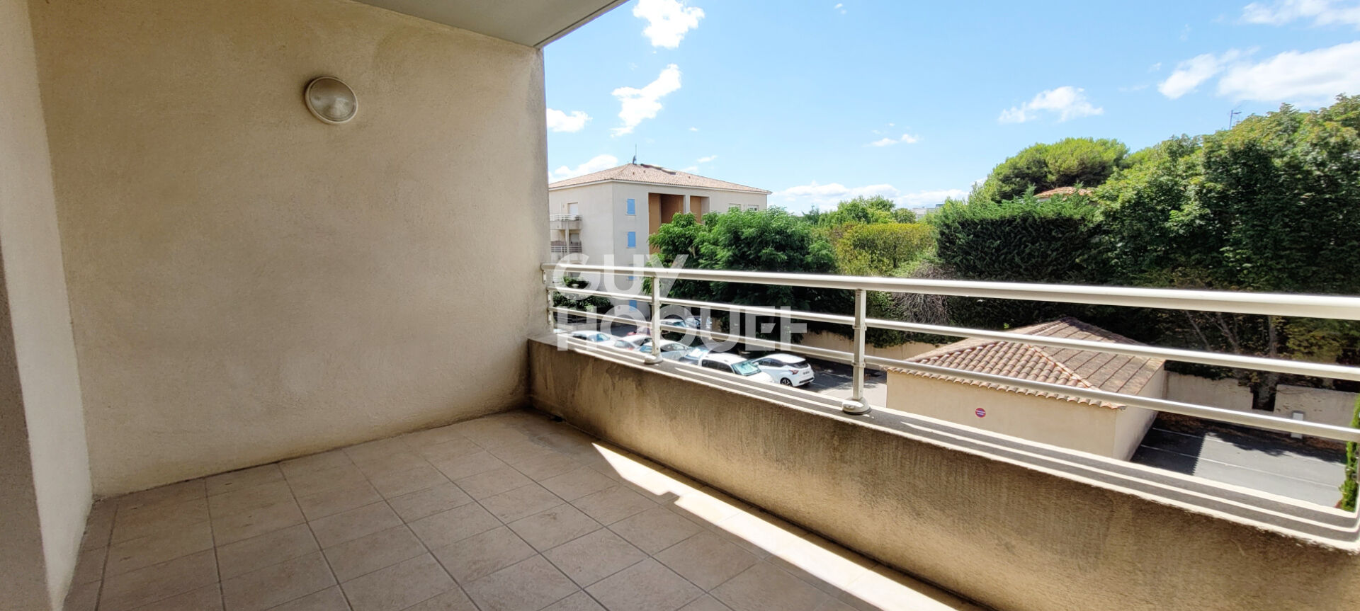 Appartement T3 avec terrasse et parking privatif en location à NARBONNE