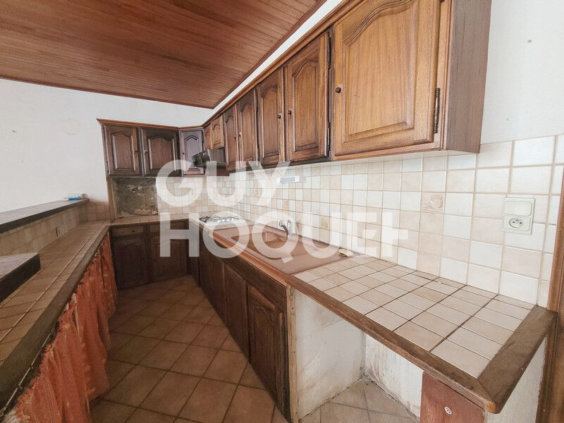 Charmante maison de 7 pieces à AZILLANET