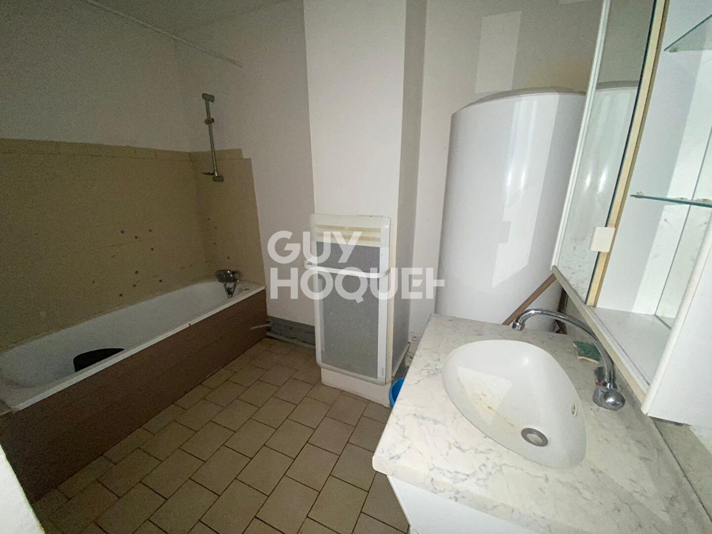 NARBONNE : appartement F3 (57.80 m²) en location
