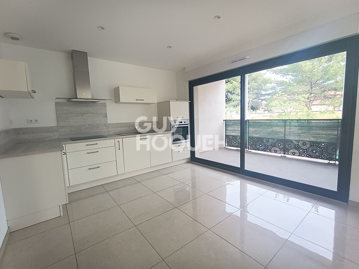 LOCATION : appartement F4 (109 m²) à NARBONNE