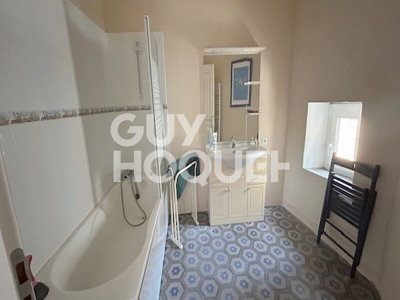 À Vendre  Élégante Maison de Maître au Coeur du Village de Olonzac 34210