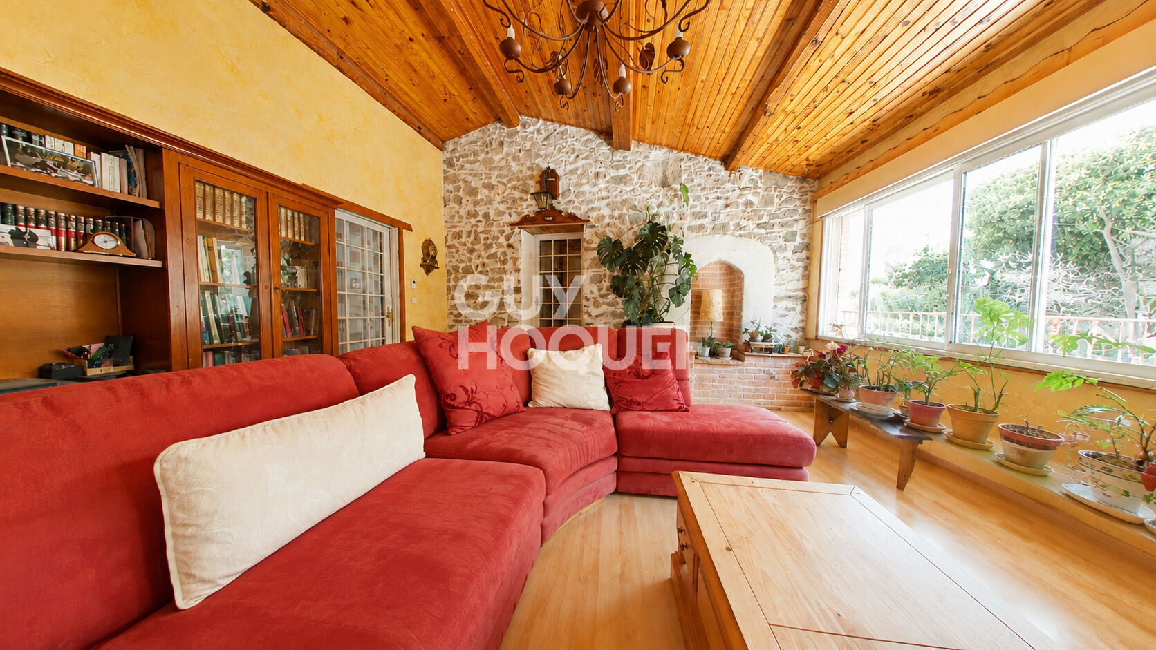 MAISON DE VILLAGE AVEC REMISE ET EXTÉRIEUR