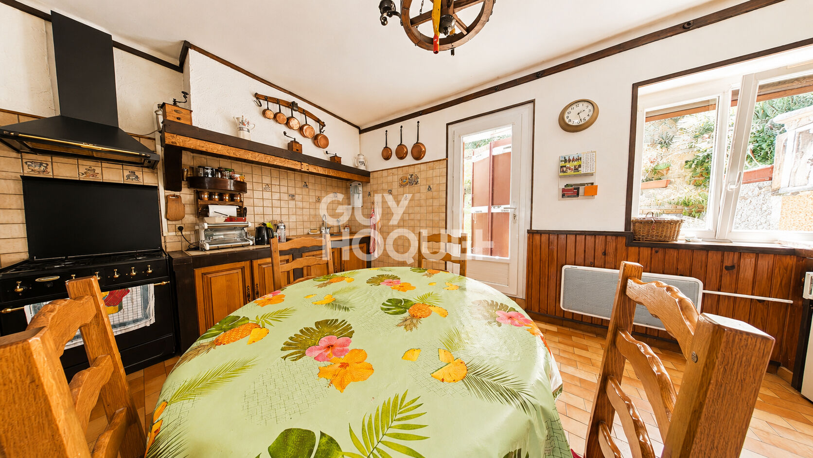 MAISON DE VILLAGE AVEC REMISE ET EXTÉRIEUR