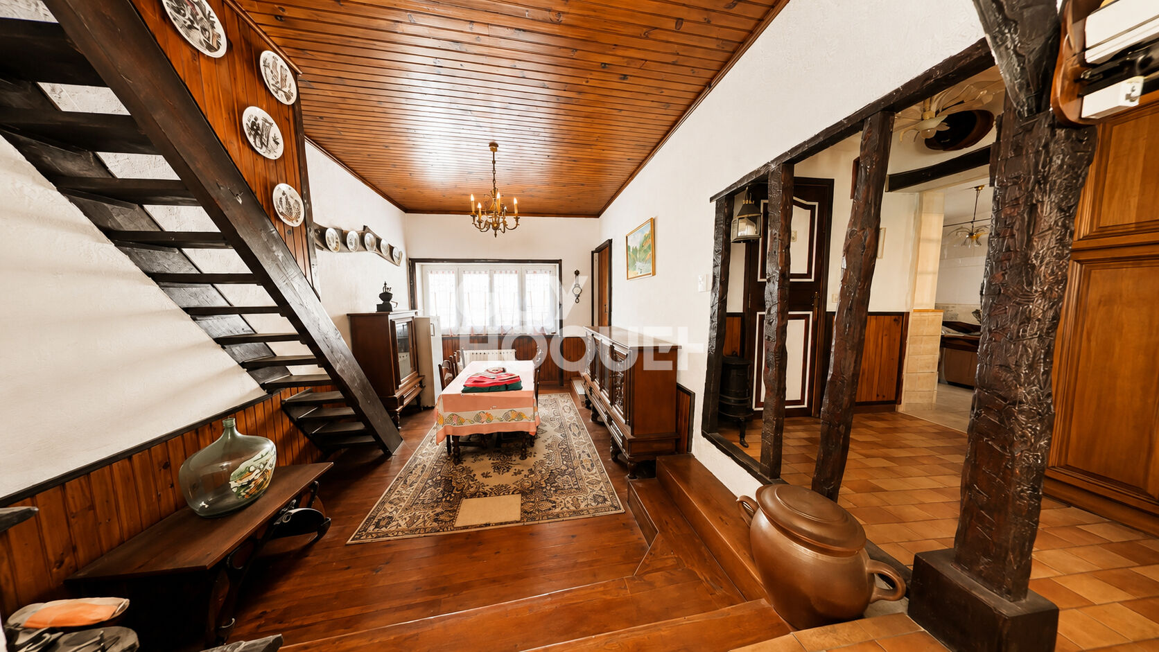 MAISON DE VILLAGE AVEC REMISE ET EXTÉRIEUR
