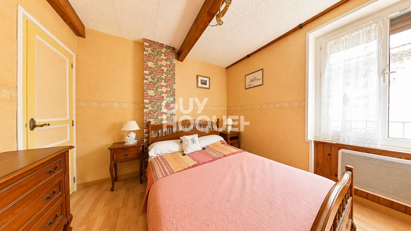 MAISON DE VILLAGE AVEC REMISE ET EXTÉRIEUR